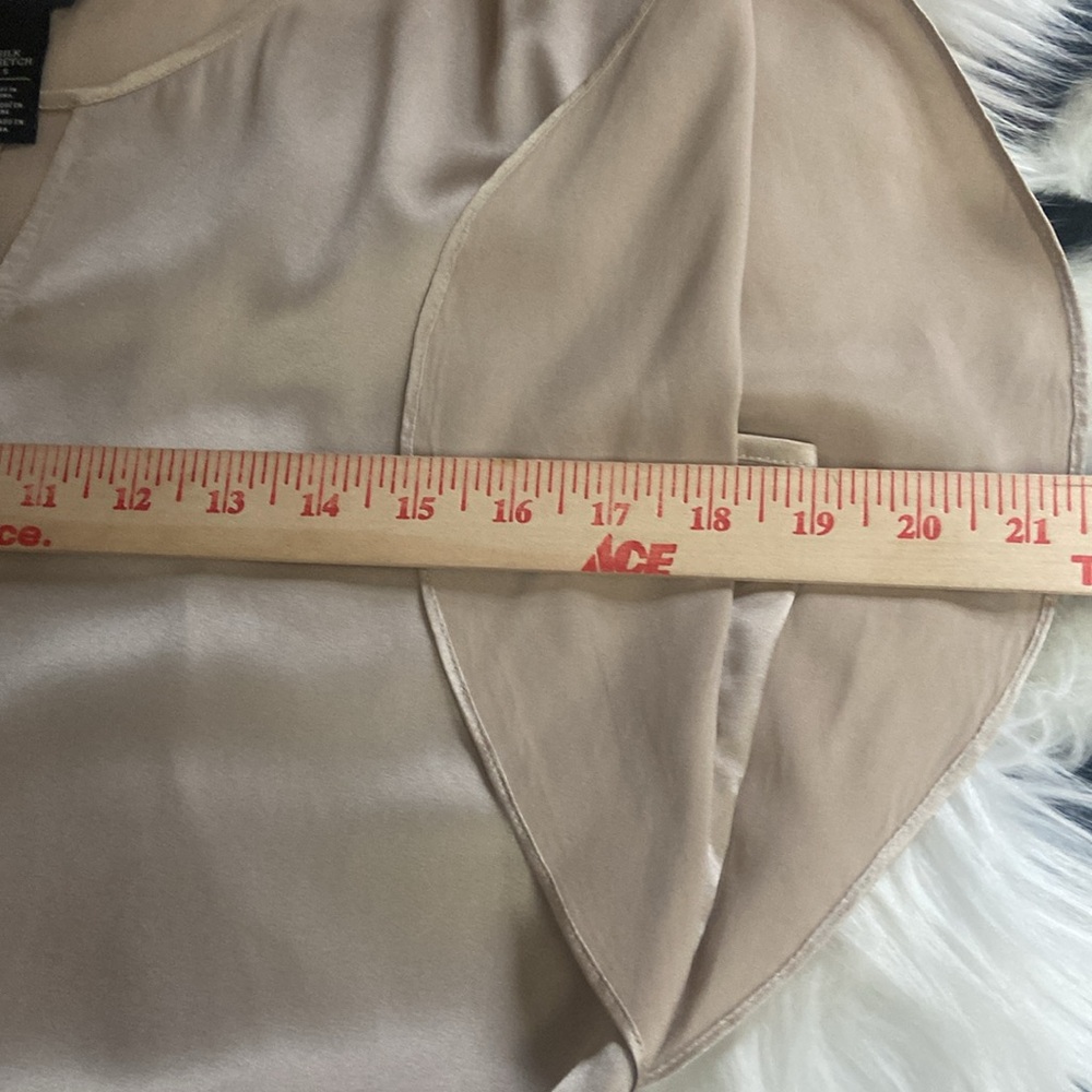 White House Black Market Sz S Cream Fitted Blouse with Short Butterfly Sleeves - Picture 6 of 8